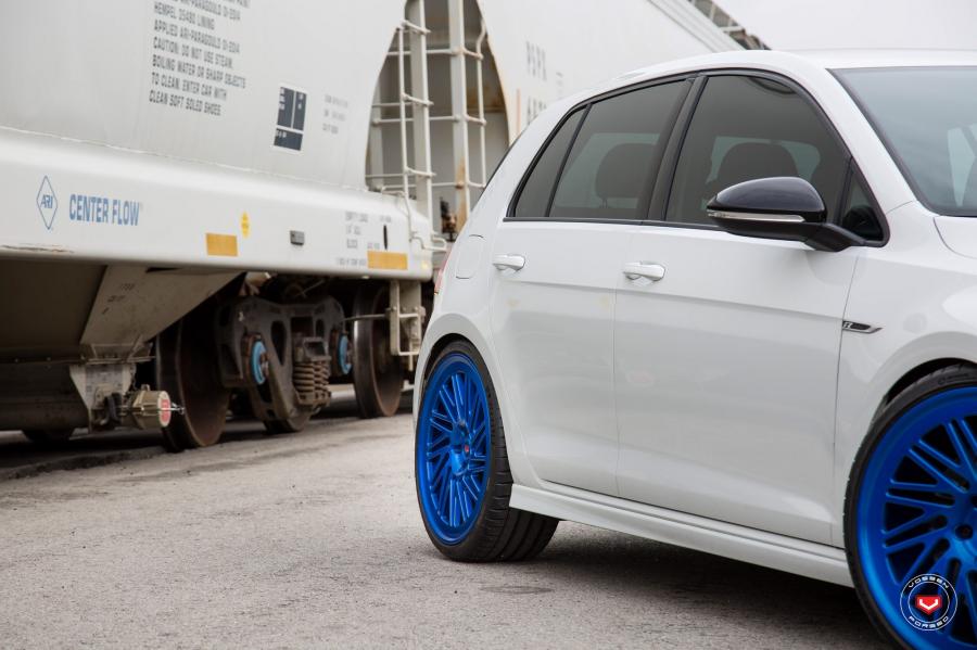 Детали экстерьера Volkswagen Golf R on Vossen Wheels (LC-105T) 2017 года  (фото 23 из 23)